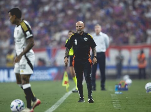 voo-do-atletico-mg-sofre-alteracao-e-muda-rota-por-conta-do-clima