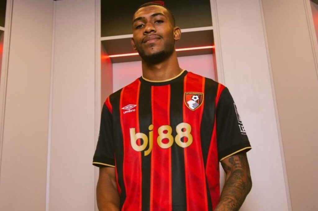 tecnico-do-bournemouth-fala-sobre-chances-de-rayan-ser-titular-do-time