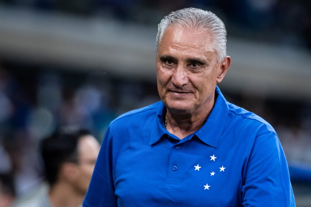 torcedores-do-cruzeiro-pedem-demissao-de-tite-apos-goleada;-confira