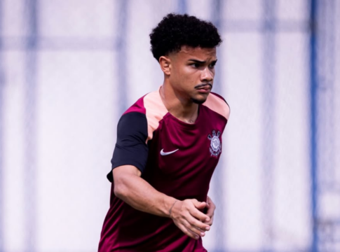 kaio-cesar,-do-corinthians,-esta-no-bid-e-pode-estrear-na-supercopa