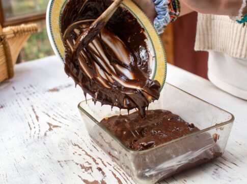 brigadeiro-de-enrolar:-como-fazer-doce-classico-das-festas-infantis