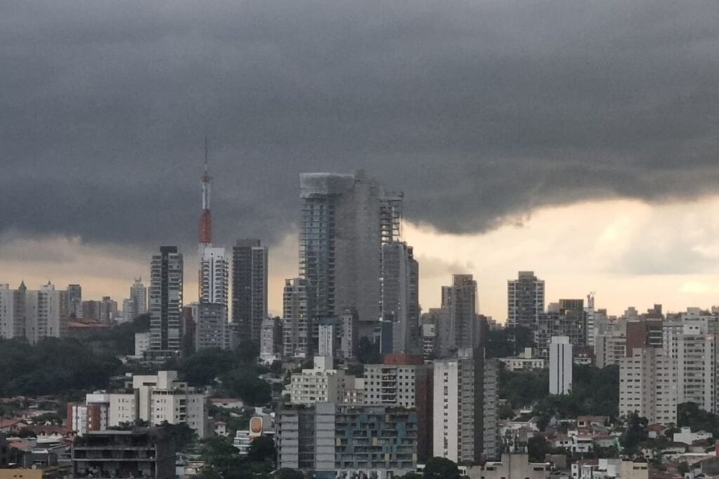 molha-clt:-por-que-chove-forte-no-fim-da-tarde?-especialistas-explicam.-veja-video