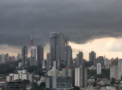 molha-clt:-por-que-chove-forte-no-fim-da-tarde?-especialistas-explicam.-veja-video