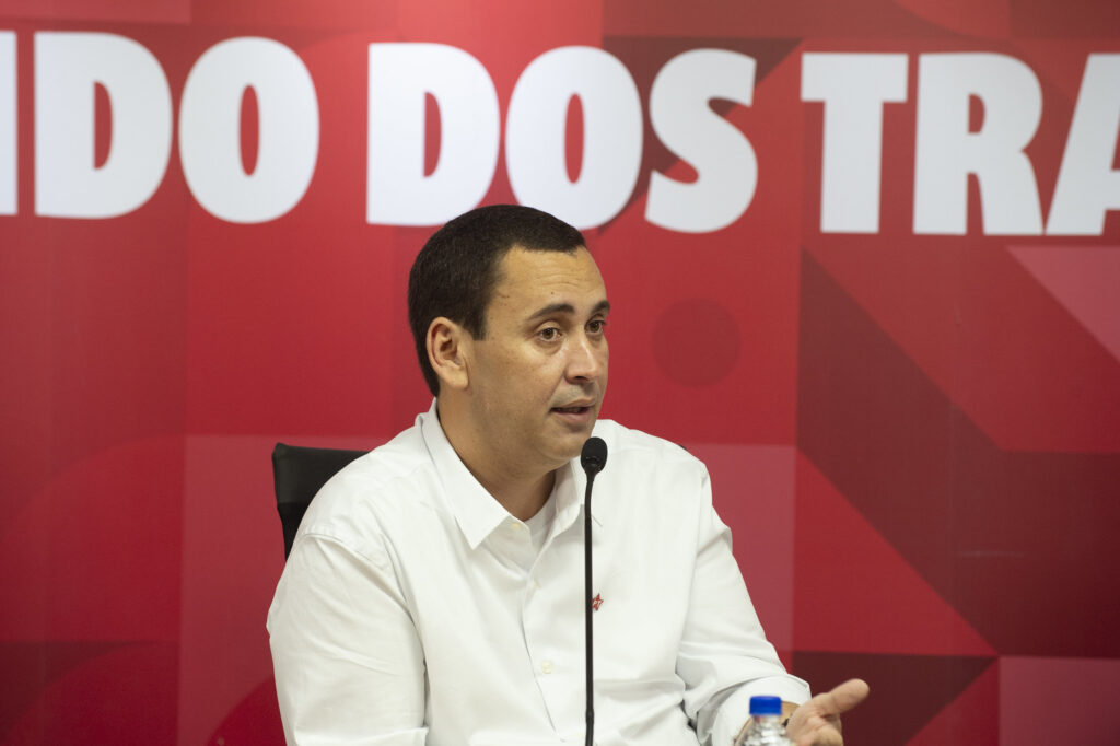 critico-das-big-techs,-pt-aposta-em-app-proprio-para-falar-com-base