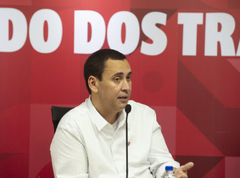 critico-das-big-techs,-pt-aposta-em-app-proprio-para-falar-com-base