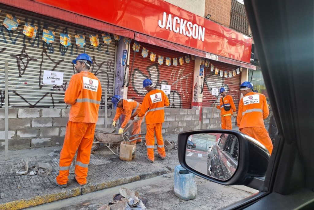 prefeitura-lacra-com-tijolos-bares-de-samba-do-bixiga,-no-centro-de-sp.-veja-video