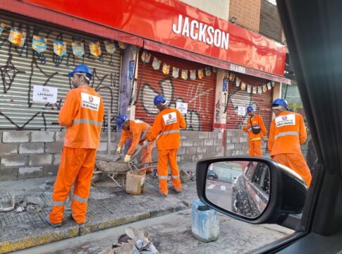 prefeitura-lacra-com-tijolos-bares-de-samba-do-bixiga,-no-centro-de-sp.-veja-video