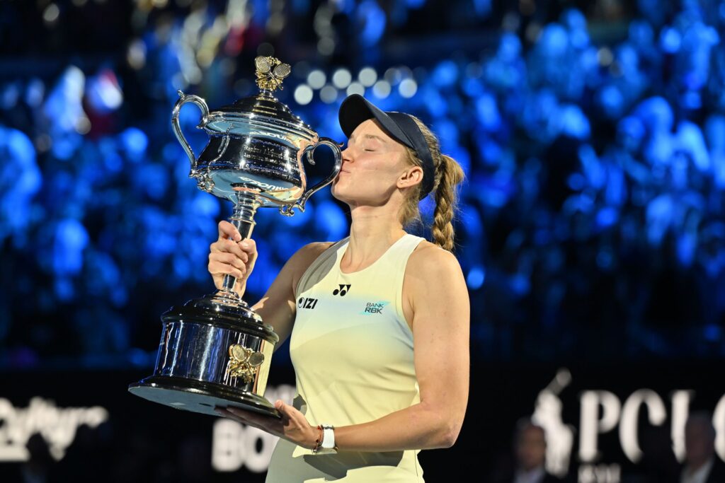 rybakina-vence-sabalenka-e-conquista-o-australian-open-pela-1a-vez
