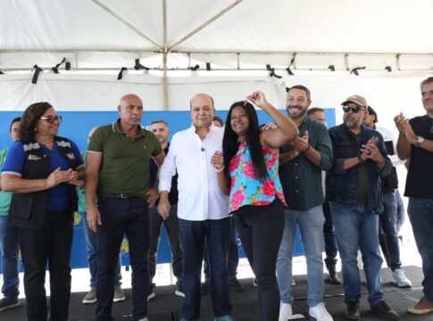 ibaneis-entrega-chaves-de-novo-condominio-no-riacho-fundo-ii