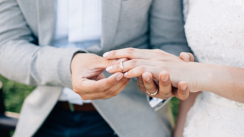 homem-foi-padrinho-no-casamento-da-amiga-e-acabou-virando-o-marido