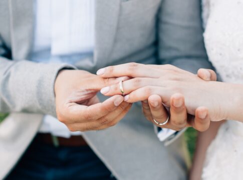 homem-foi-padrinho-no-casamento-da-amiga-e-acabou-virando-o-marido