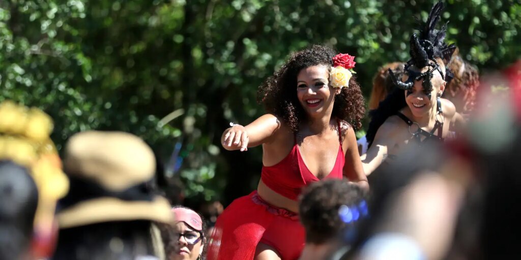PM de SP terá esquema de atendimento especial a mulheres no Carnaval pm-de-sp-tera-esquema-de-atendimento-especial-a-mulheres-no-carnaval