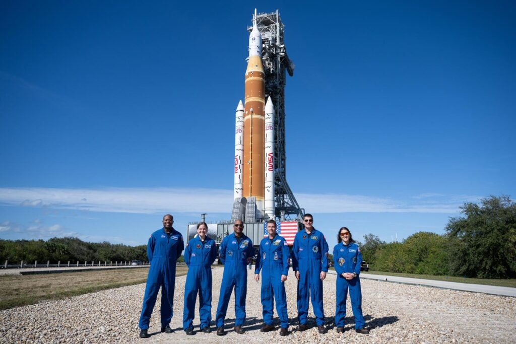 historico!-nasa-enviara-1a-mulher-e-astronauta-negro-a-orbita-lunar