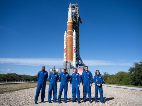historico!-nasa-enviara-1a-mulher-e-astronauta-negro-a-orbita-lunar