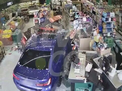 bmw-invade-mercado-e-deixa-crianca-e-mulher-feridas