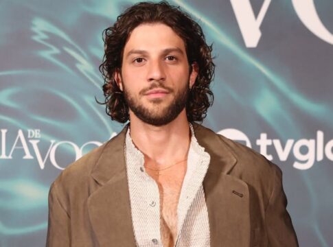 como-e-a-mansao-de-chay-suede-com-decoracao-no-estilo-casa-de-“avo”