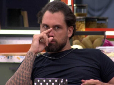 bbb-26:-marcelo-faz-pergunta-intima-a-brigido-e-participante-reage