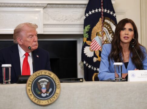 “barbie-do-ice”-do-governo-trump-admitiu-ter-matado-o-proprio-cachorro