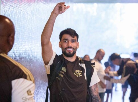 supercopa:-flamengo-chega-em-brasilia-com-paqueta-e-festa-da-torcida.-veja-o-video