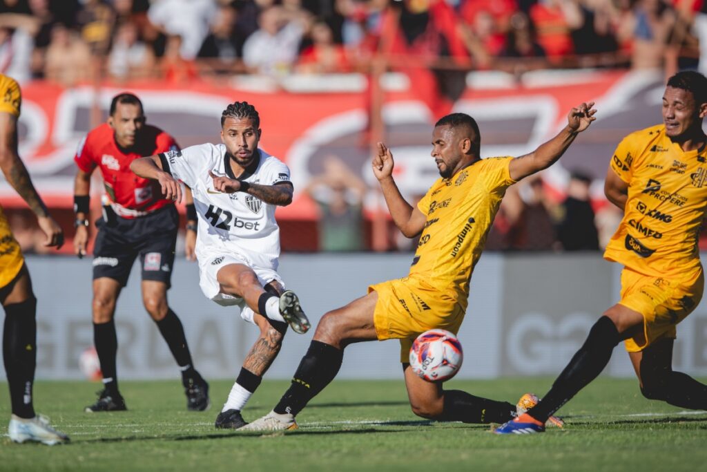 atletico-mg-vence-o-pouso-alegre-por-2-x-1,-de-virada,-e-segue-invicto