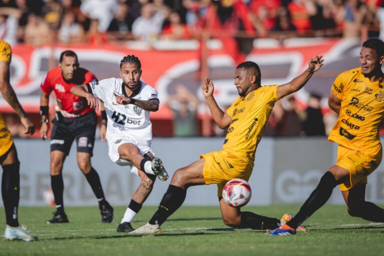 atletico-mg-vence-o-pouso-alegre-por-2-x-1,-de-virada,-e-segue-invicto