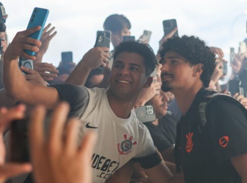 corinthians-desembarca-no-df-para-a-supercopa-com-festa-da-torcida.-veja-video