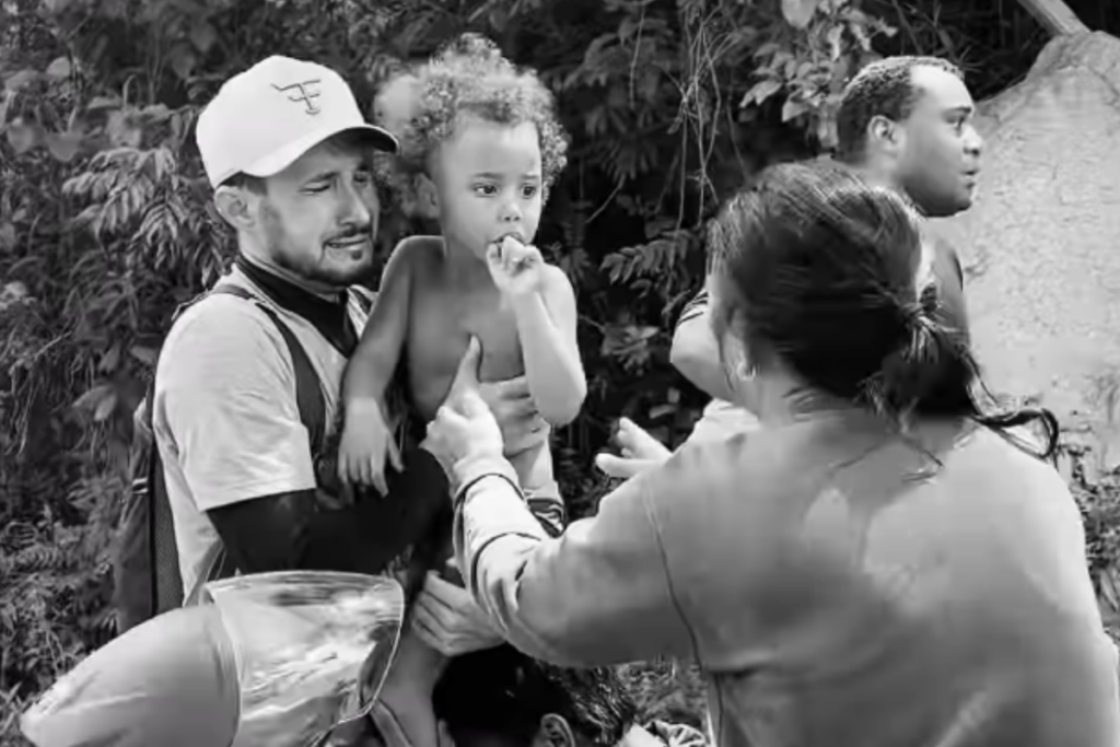 veja-momento-em-que-menina-desaparecida-em-mg-reencontra-a-familia.-video