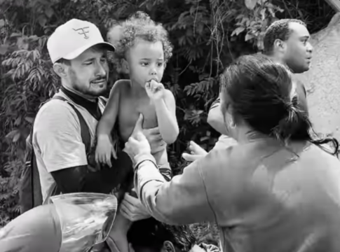 veja-momento-em-que-menina-desaparecida-em-mg-reencontra-a-familia.-video