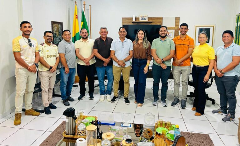 Prefeito Valdélio Furtado reúne secretariado para definir prioridades da gestão 2026 em Marechal Thaumaturgo