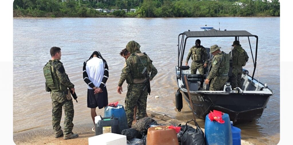 Gefron captura foragidos de alta periculosidade no rio Juruá Mirim, em Cruzeiro do Sul