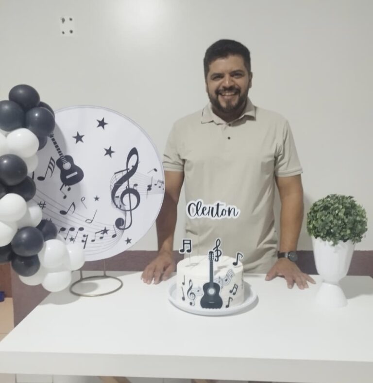 Cruzeiro do Sul celebra o aniversário de Clerton Souza, jovem liderança da política e da cultura regional