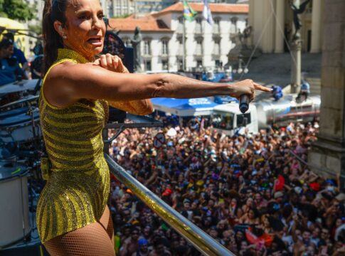 mais-de-500-mil-folioes-acompanham-megabloco-de-ivete-sangalo