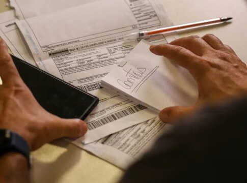 salario-minimo-de-r$-1.621-comeca-a-ser-pago-nesta-segunda