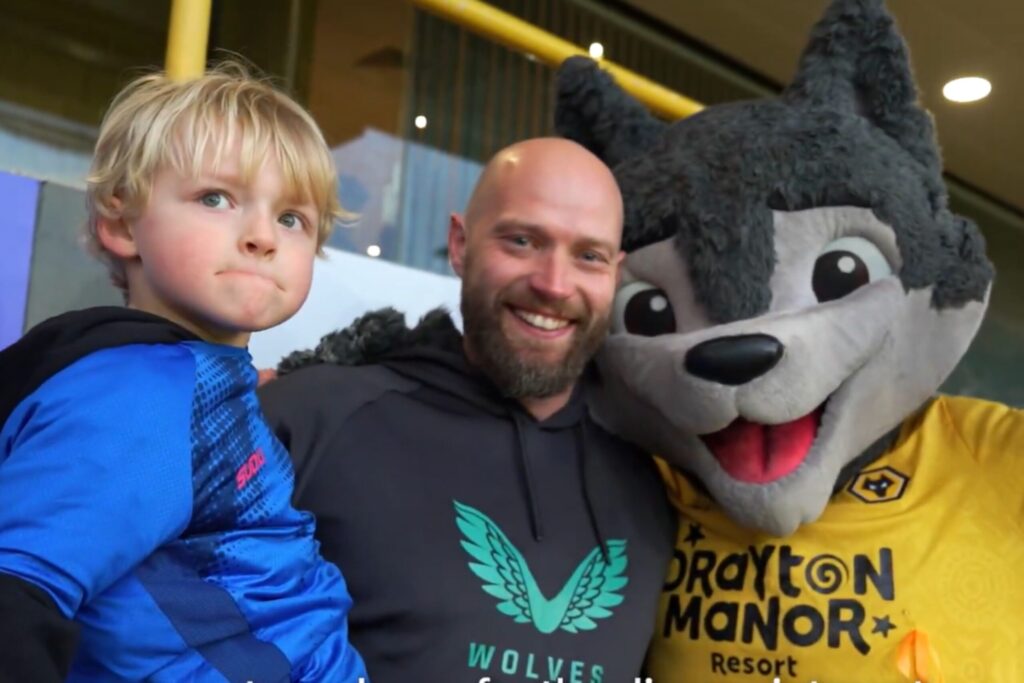 crianca-que-viralizou-por-ter-nugget-“roubado”-em-jogo-tem-final-feliz