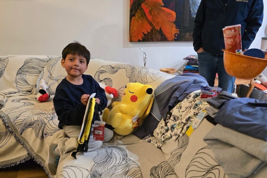 menino-de-5-anos-preso-pelo-ice-volta-para-casa;-veja-fotos