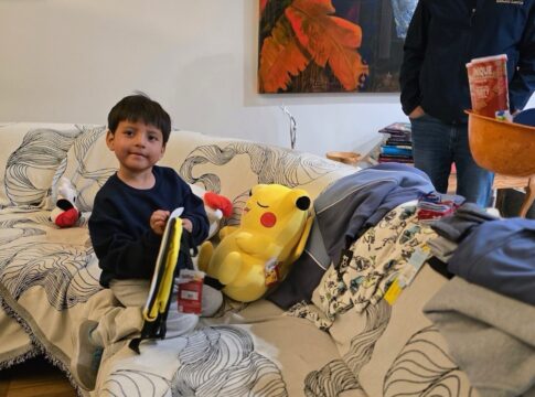 menino-de-5-anos-preso-pelo-ice-volta-para-casa;-veja-fotos