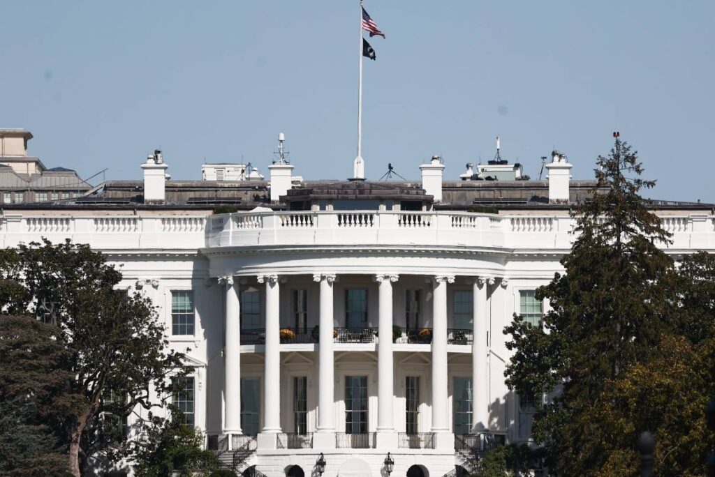 casa-branca-reage-apos-discurso-de-bad-bunny-contra-o-ice-no-grammy