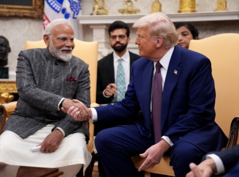 trump-diz-que-india-concordou-em-parar-de-comprar-petroleo-russo