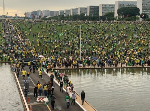 fugitivo-do-8/1-dribla-itamaraty-e-pf-e-escapa-para-a-espanha