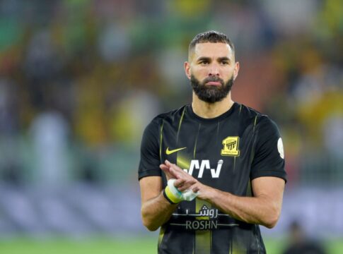 apos-impasse,-benzema-deixa-o-al-ittihad-e-e-anunciado-pelo-al-hilal