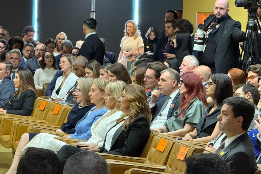 mulheres-de-ministros-assistiram-a-fachin-defender-codigo-de-etica