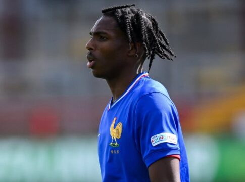 liverpool-anuncia-contratacao-de-zagueiro-frances-por-r$-431-milhoes