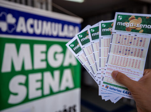 mega-sena-pode-pagar-premio-de-r$-130-milhoes-nesta-terca-(3/2)