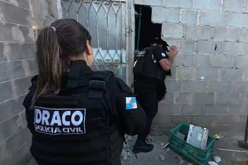 policia-desmonta-loja-de-fachada-em-acao-contra-furto-de-cabos