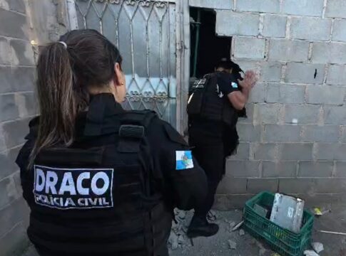 policia-desmonta-loja-de-fachada-em-acao-contra-furto-de-cabos
