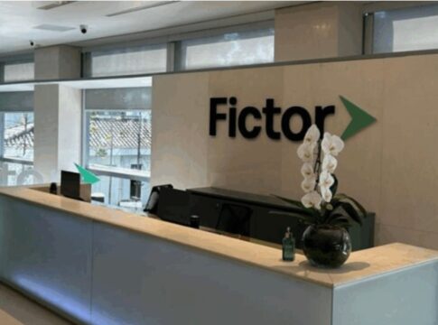 juiz-proibe-bloqueio-de-bens-e-suspende-processos-contra-a-fictor