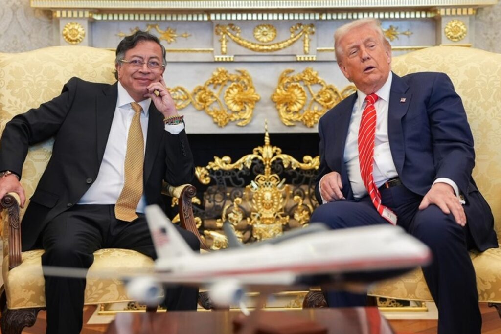 apos-ano-de-tensoes,-trump-e-petro-se-reunem-na-casa-branca