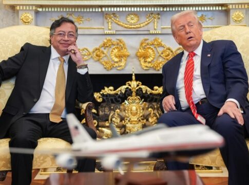 apos-ano-de-tensoes,-trump-e-petro-se-reunem-na-casa-branca