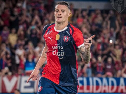 ex-vasco,-vegetti-marca-o-primeiro-gol-pelo-cerro-porteno;-veja