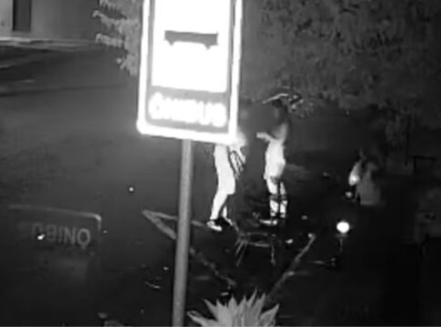 jovem-de-21-anos-atropela-e-arrasta-mulher-ao-se-distrair-com-radio